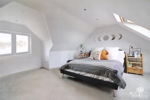 4 bedroom semi-detached house for sale - Newbury, Newbury RG14