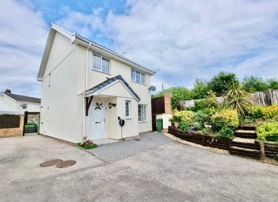 Orchard Grove, Rhigos, Aberdare, CF44... 3 bed detached house for sale