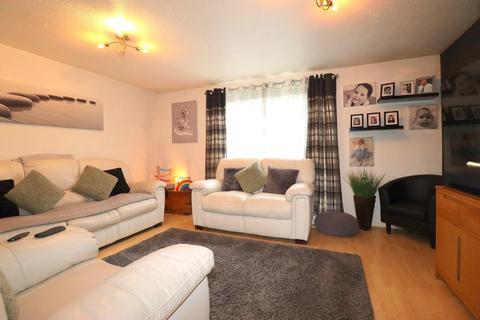 3 bedroom end of terrace house for sale, Dovedale, Bushmead, Luton, Bedfordshire, LU2 7FQ