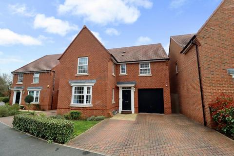 4 bedroom detached house for sale, Clinton Avenue, Round Green, Luton, Bedfordshire, LU2 7LT