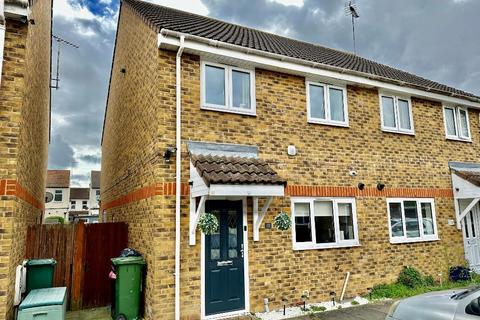 3 bedroom semi-detached house for sale - Church View Close, Southend on Sea, Essex, SS2 4AR