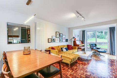 2 Bench Field, South Croydon, CR2 7HX