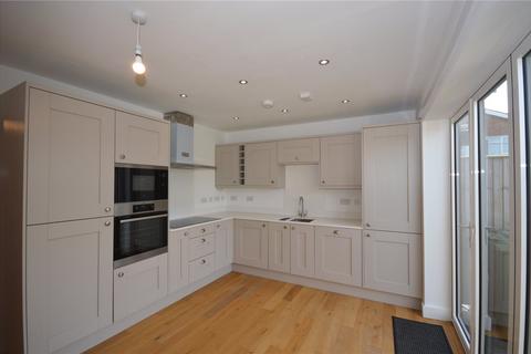 4 bedroom semi-detached house to rent - Warren Court, Southport, Merseyside, PR8