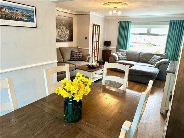 Lounge/dining room