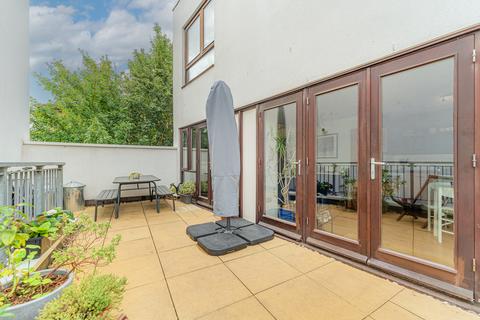 4 Eden Way, London, E3 2JD