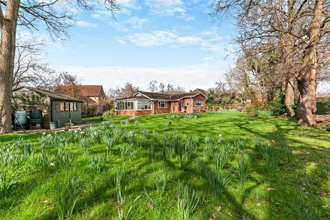 3 bedroom bungalow for sale - Riding Lane, Hildenborough, Tonbridge, Kent