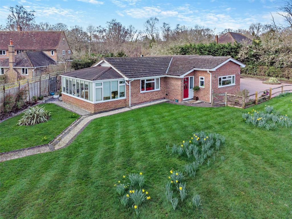 Riding Lane, Hildenborough, Tonbridge, Kent 3 bed bungalow for sale £