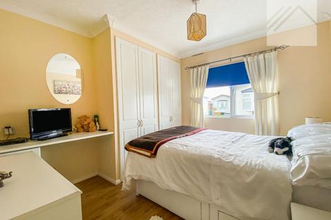 2 bedroom park home for sale, Kings Park, Canvey Island