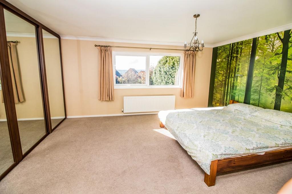 Bedroom 1 pic 2