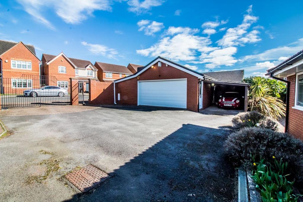 Garage &amp; Carport