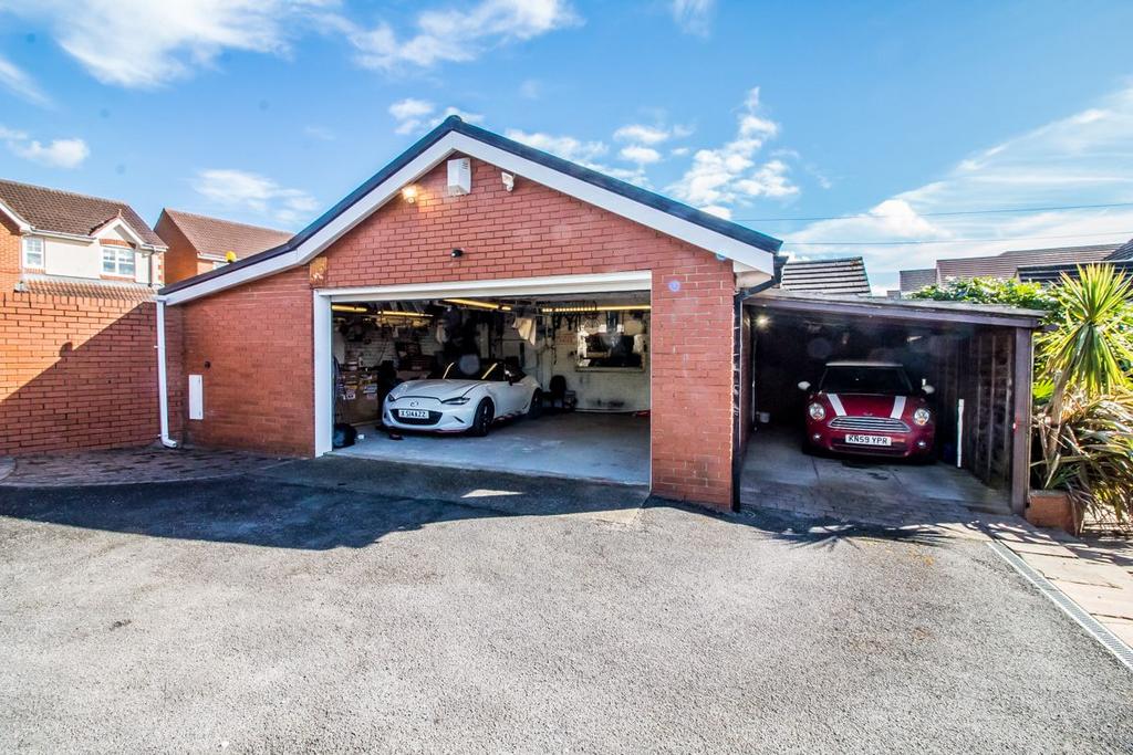Garage and Carport pic 2