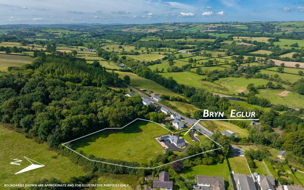 Carmarthen Road, Llanybydder SA40 4 bed property with land for sale £