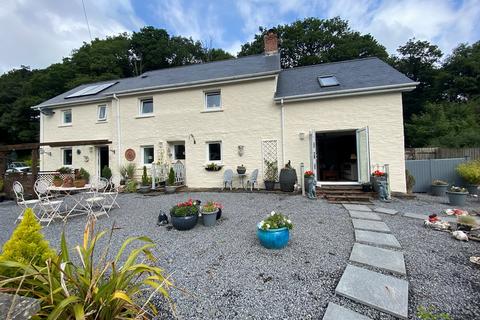 4 bedroom property with land for sale - Carmarthen SA33