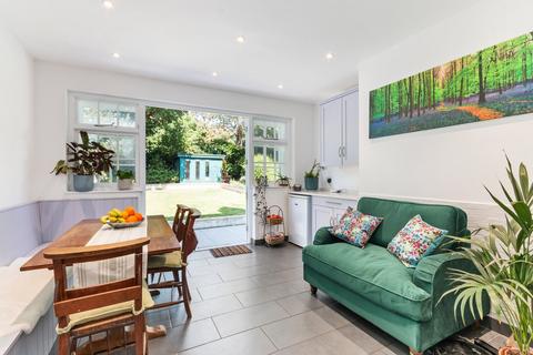 35 Heathfield Road, London, W3 8EJ