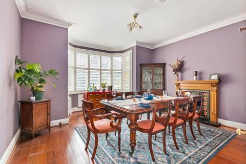 35 Heathfield Road, London, W3 8EJ