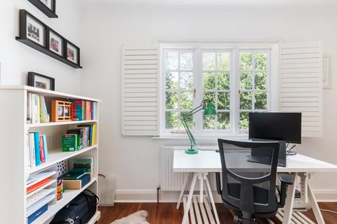 35 Heathfield Road, London, W3 8EJ
