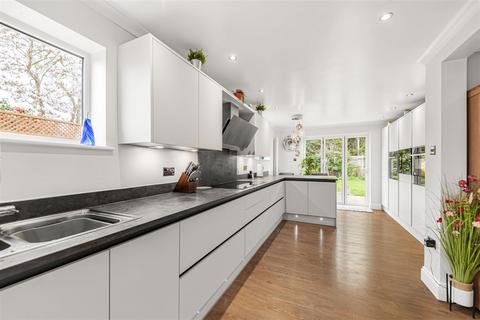 4 bedroom detached house for sale, Sole Street Cobham