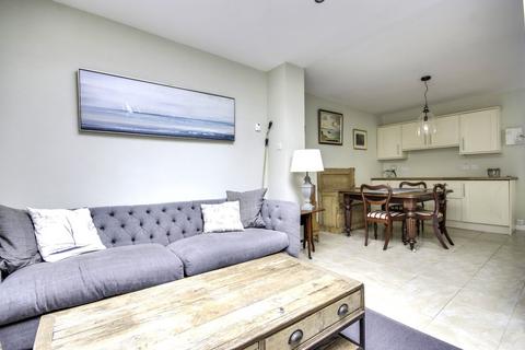4 Ambleside Road, Lymington, SO41 3QS