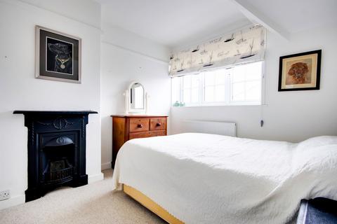 4 Ambleside Road, Lymington, SO41 3QS