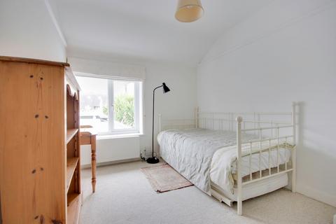 4 Ambleside Road, Lymington, SO41 3QS