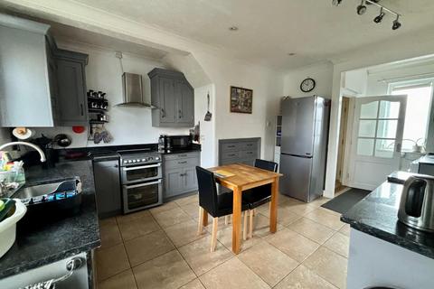 6 Windrush Road, Hardingstone, Northampton, NN4 6EH