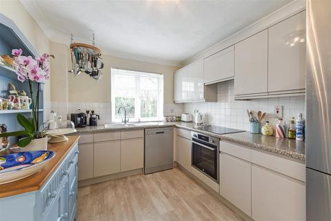 4 bedroom detached house for sale, Palmers Field Avenue, Chichester
