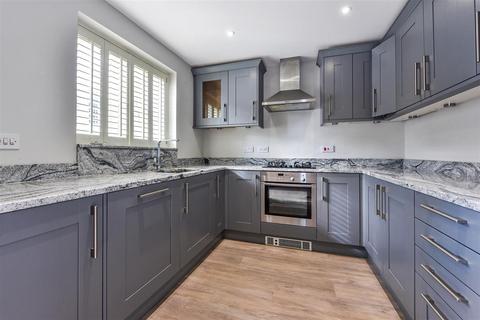 3 bedroom terraced house for sale, Baxendale Road, Chichester