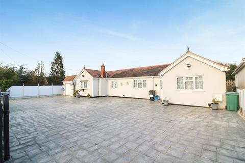 4 bedroom detached bungalow for sale - The Drive, Mayland