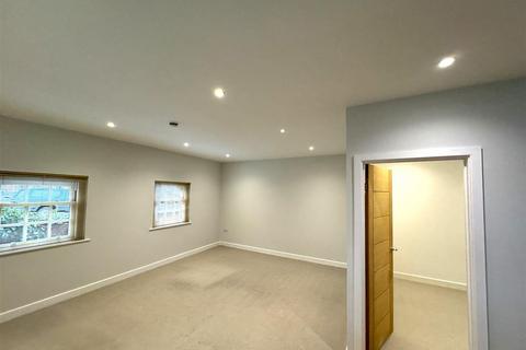 2 bedroom flat for sale, Carlton Yard, Farnham
