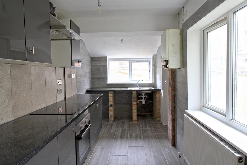 Kitchen 4.jpg