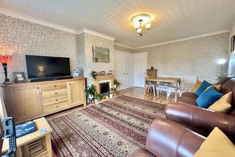 2 bedroom semi-detached bungalow for sale - Richmond Way, Garforth, Leeds