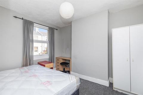 4 bedroom semi-detached house to rent, Park Crescent Road, Brighton