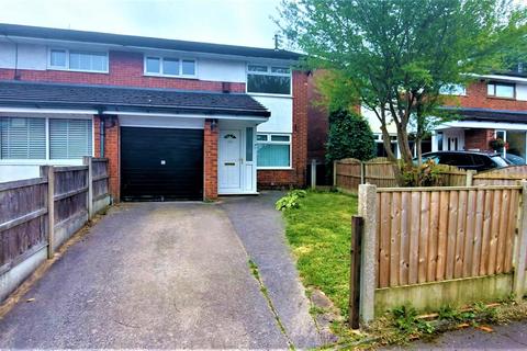 3 bedroom semi-detached house to rent, Andover Avenue, Middleton M24