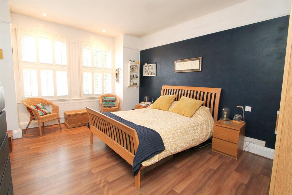 Bed 1.jpg