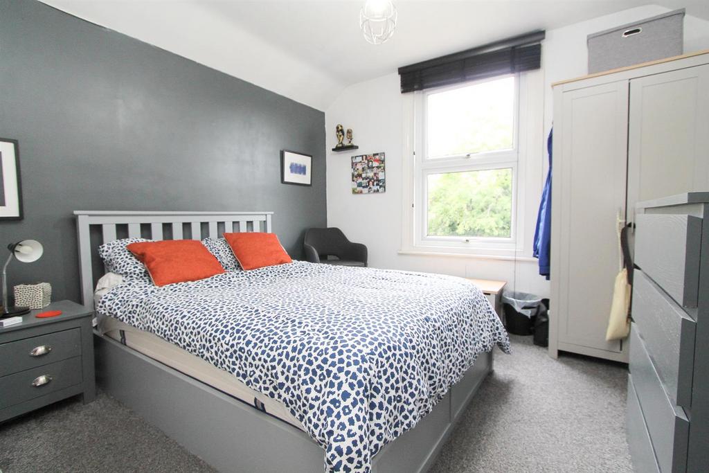 Bed 3.jpg