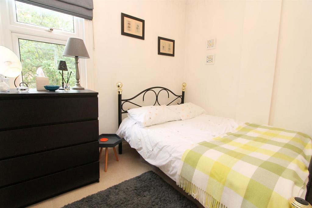 Bed 4.jpg