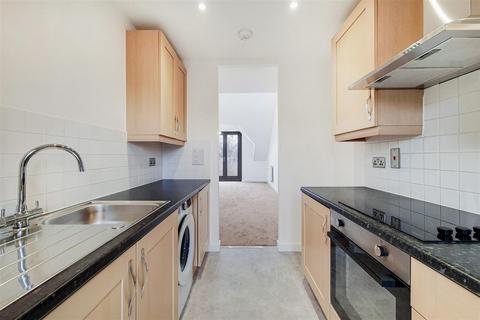 2 bedroom flat to rent, 4 Lewin Terrace, Feltham TW14