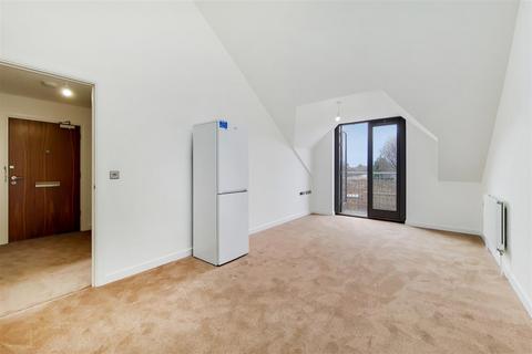 2 bedroom flat to rent, 4 Lewin Terrace, Feltham TW14