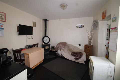 3 bedroom terraced house for sale - Saltwells Road, Dudley