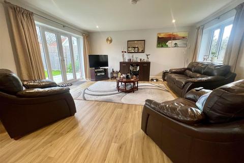 3 bedroom detached bungalow for sale, The Grove, Burnham-On-Crouch