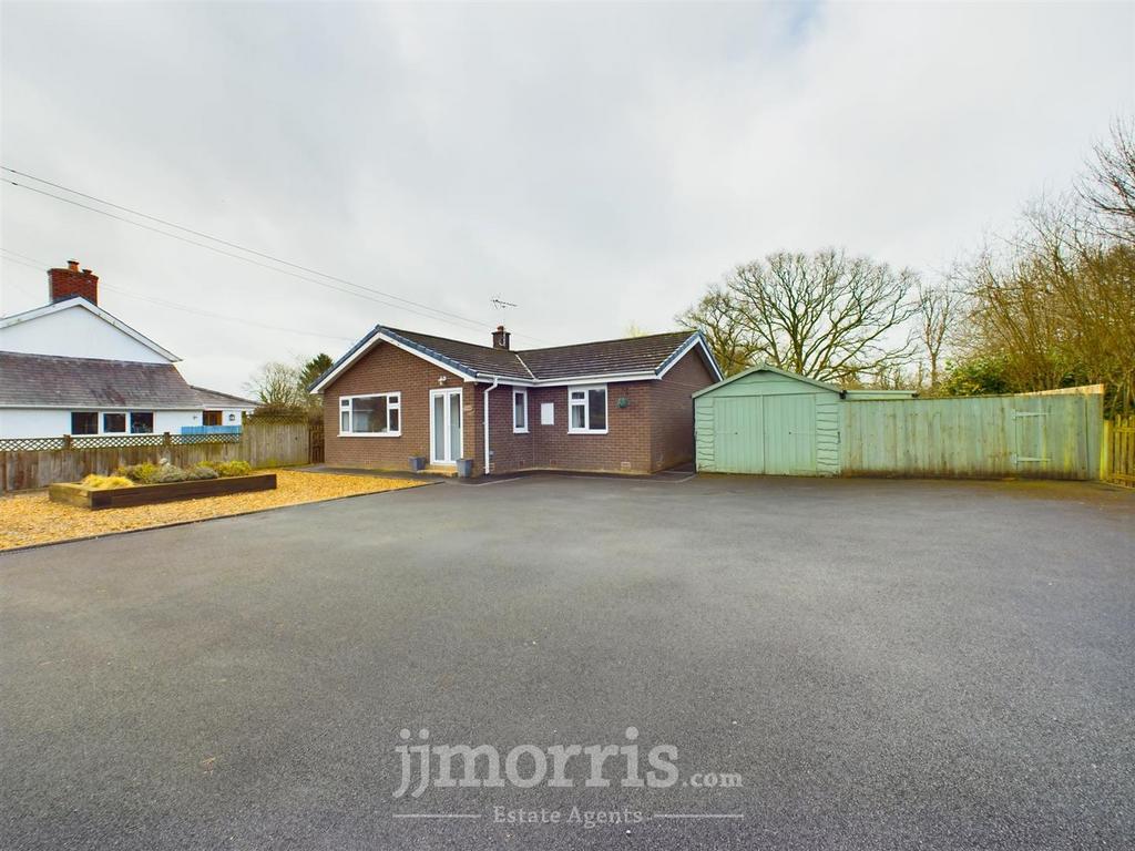 Cwm Cou, Newcastle Emlyn 2 bed detached bungalow for sale £275,000