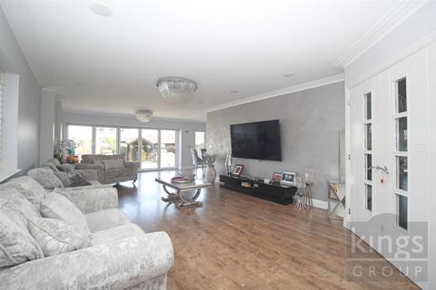 6 bedroom detached house for sale, Ware Road, Hoddesdon