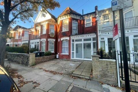 4 bedroom terraced house to rent, Melbourne Avenue, Palmers Green, London
