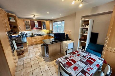 8 Genever Close, London, E4 9BT