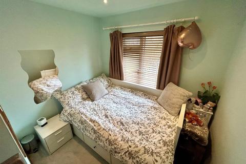 8 Genever Close, London, E4 9BT