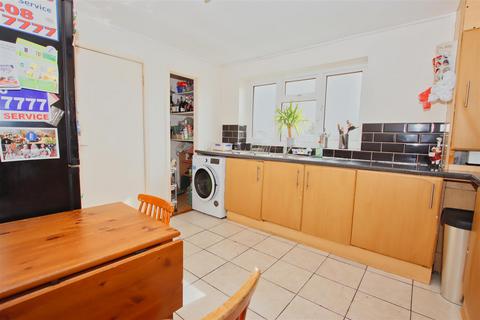 3 bedroom flat for sale, Stratfield Road, Borehamwood