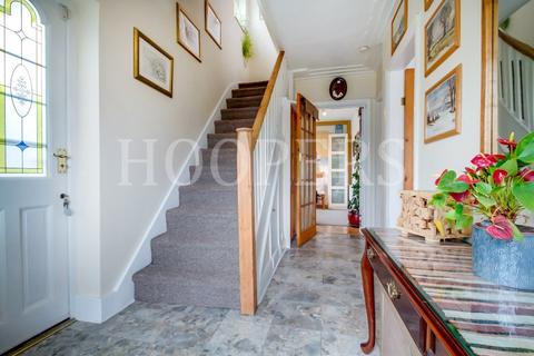 3 bedroom semi-detached house for sale - Crest Road, London, NW2