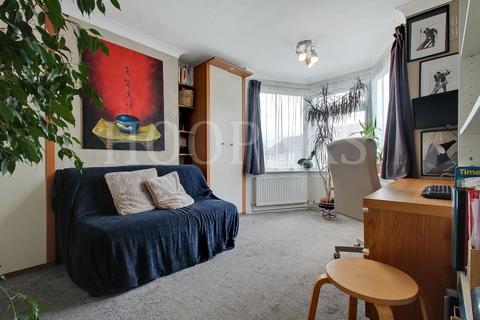 3 bedroom semi-detached house for sale - Crest Road, London, NW2
