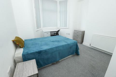 5 bedroom terraced house to rent, Westbourne Grove, North Ormesby