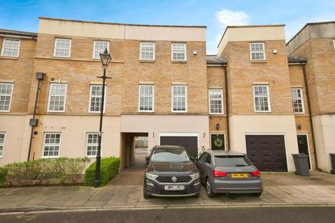 4 bedroom townhouse for sale - Bishopfields Drive, York, North Yorkshire